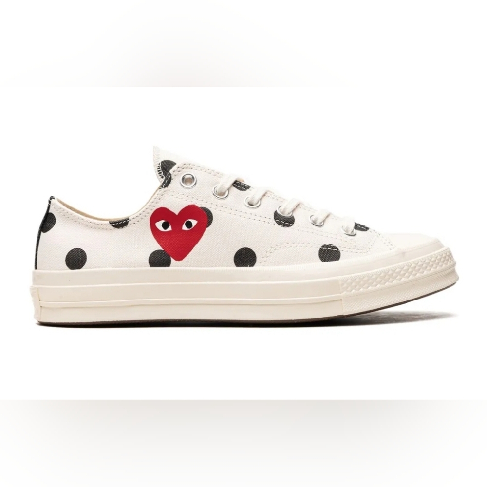 Comme des Garcons PLAY White and Black Sneakers with Heart Design - Picture 9 of 10